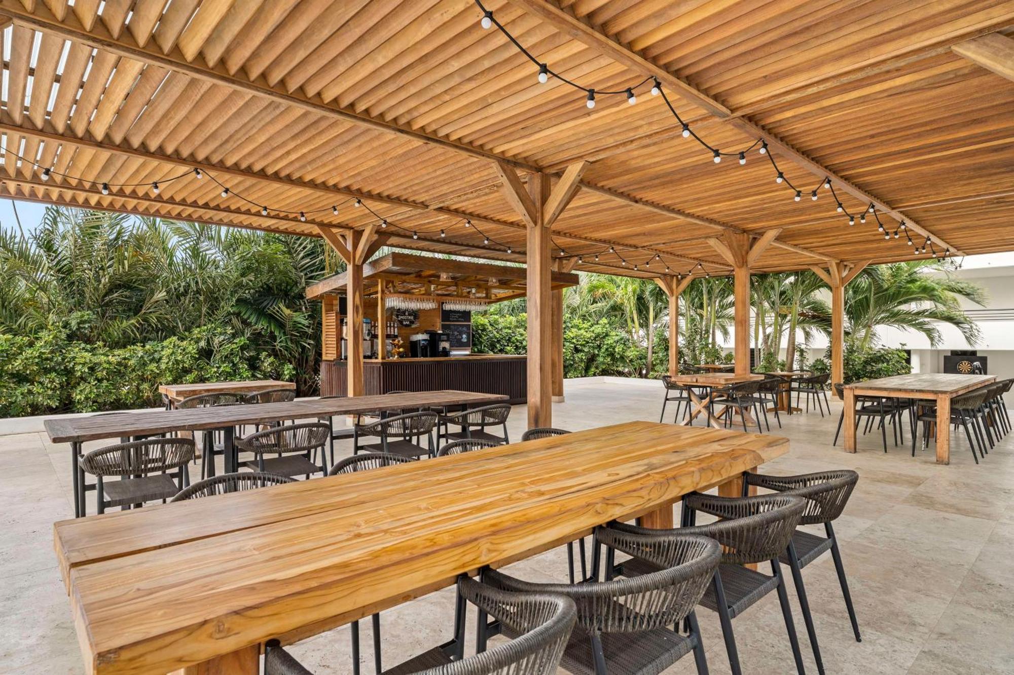 Mangrove Beach Corendon Curacao All-Inclusive Resort, Curio By Hilton 빌렘스타트 외부 사진